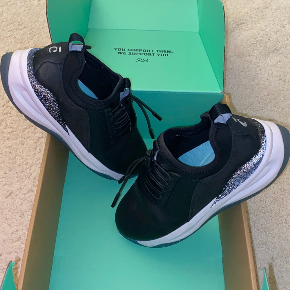 Women’s Clove Nurse/Med Asst sneakers